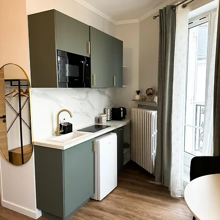 De Charme Parisien Apartment Levallois-Perret